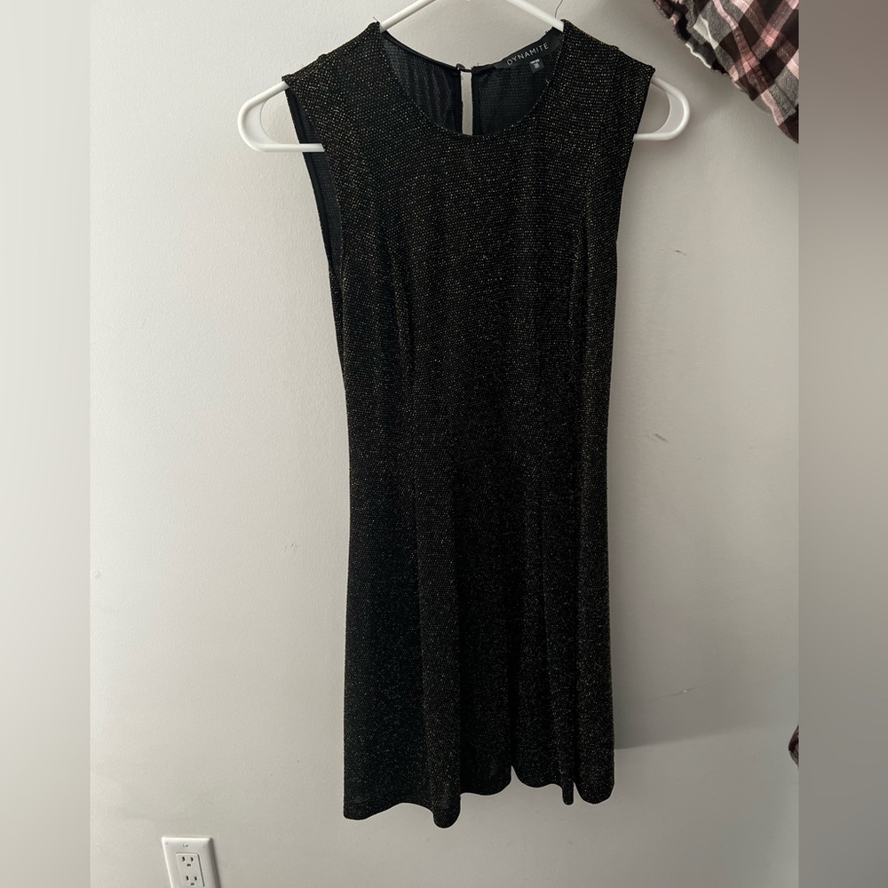 Dynamite short, black and yellow shimmery dress